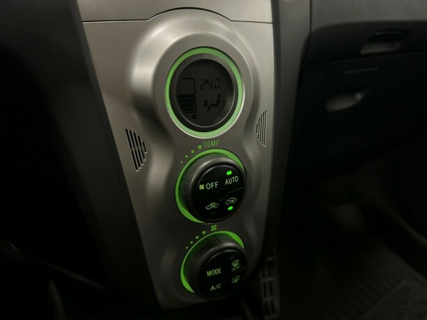 toyota-yaris-bensin-2007-big-17