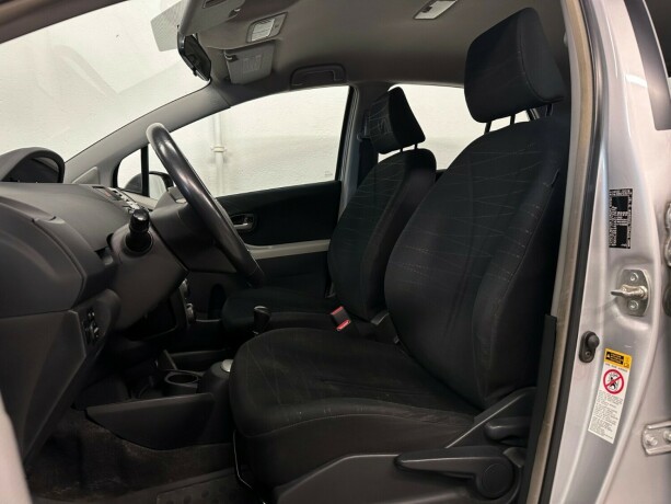 toyota-yaris-bensin-2007-big-13