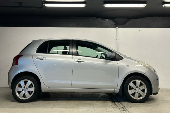 toyota-yaris-bensin-2007-big-7