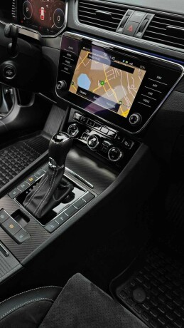 2020-superb-skoda-14l-elektrisitet-bensin-big-10