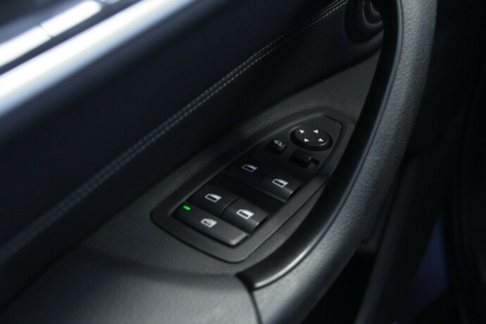 bmw-x1-bensin-2017-big-22