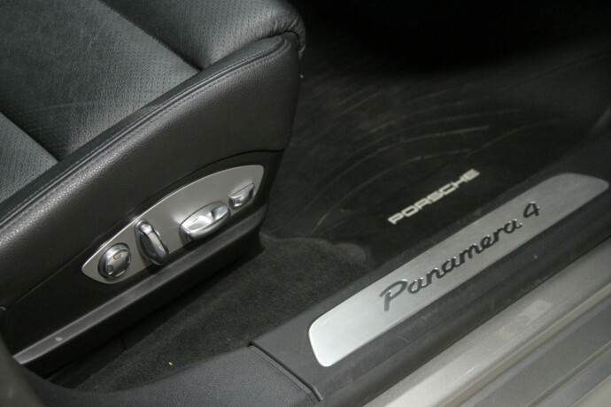 porsche-panamera-bensin-2012-big-5