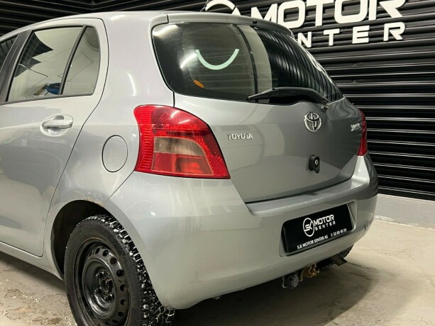 toyota-yaris-bensin-2007-big-5