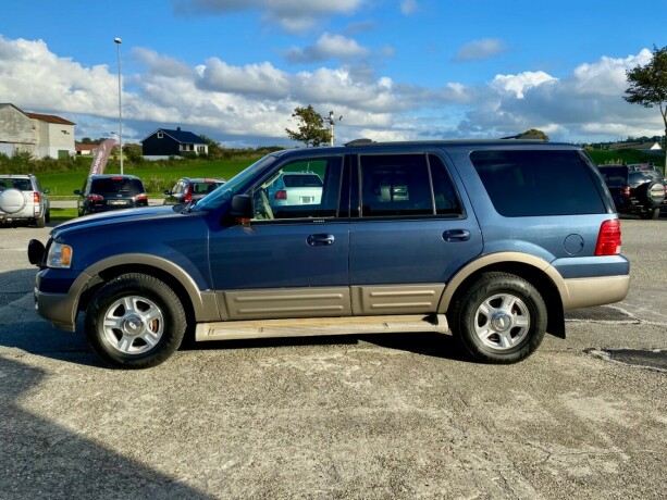 ford-expedition-bensin-2004-big-2
