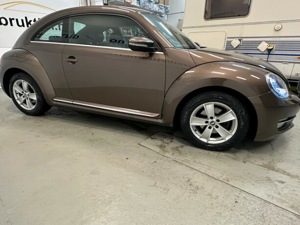 volkswagen-beetle-bensin-2013-big-4