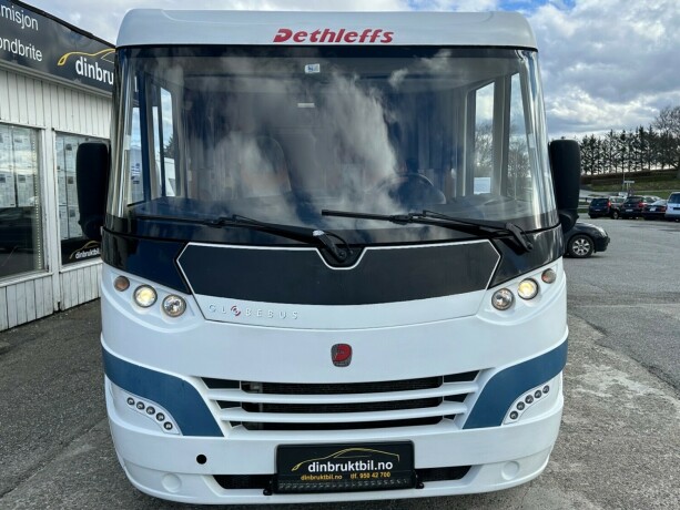 dethleffs-globebus-under-6-meter-senkeseng-fremme-tverrstilt-seng-bak-god-nyttelast-lettkjort-diesel-2013-big-2