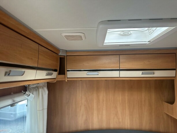 dethleffs-globebus-under-6-meter-senkeseng-fremme-tverrstilt-seng-bak-god-nyttelast-lettkjort-diesel-2013-big-38