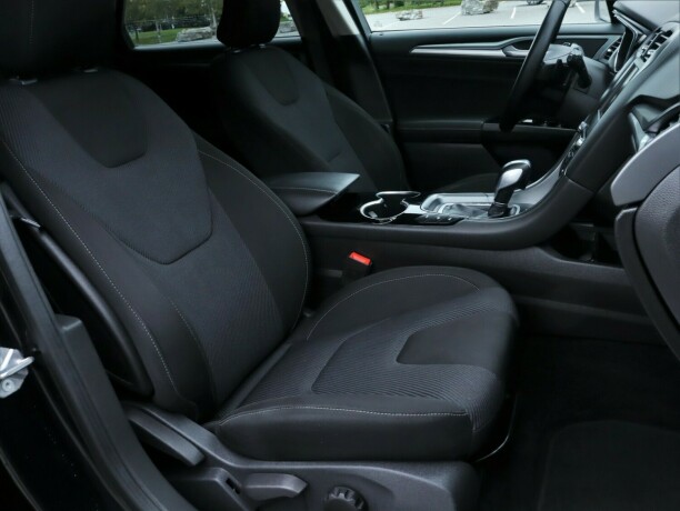 ford-mondeo-bensin-2015-big-15