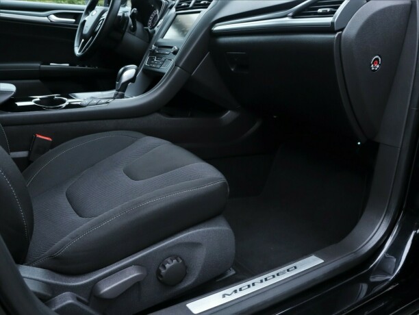 ford-mondeo-bensin-2015-big-16