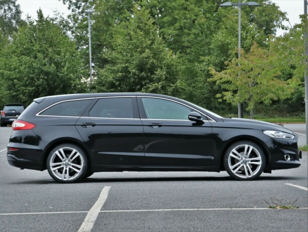 ford-mondeo-bensin-2015-big-3