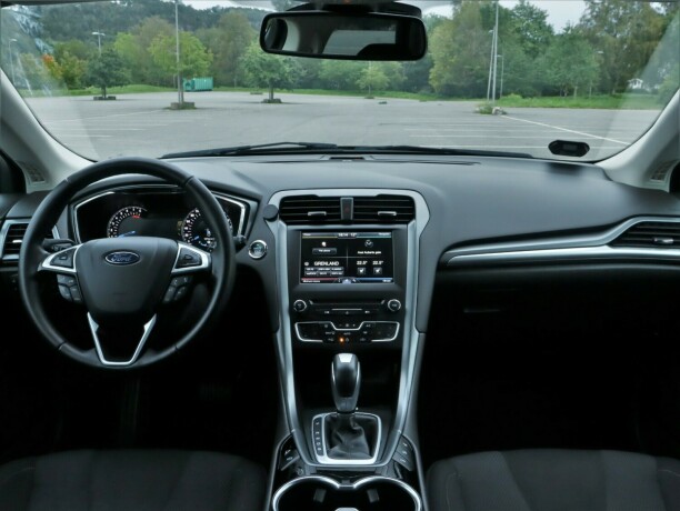 ford-mondeo-bensin-2015-big-22