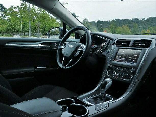 ford-mondeo-bensin-2015-big-18