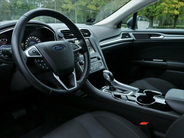 ford-mondeo-bensin-2015-big-9