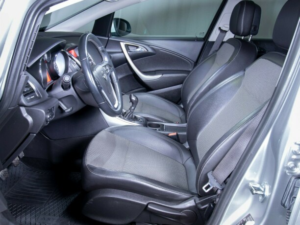 opel-astra-diesel-2010-big-35