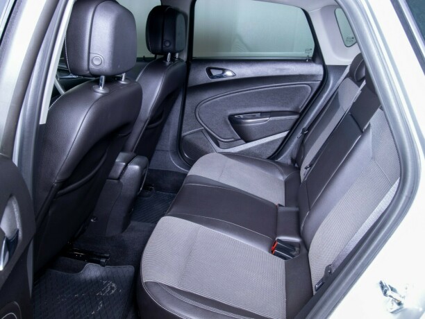 opel-astra-diesel-2010-big-37