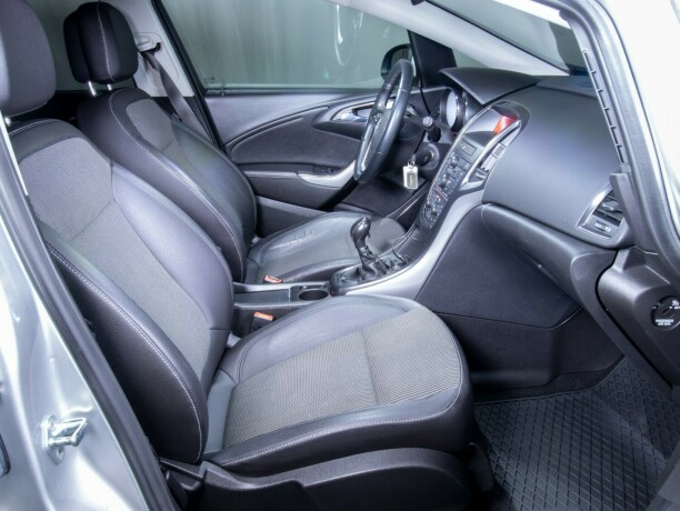 opel-astra-diesel-2010-big-40