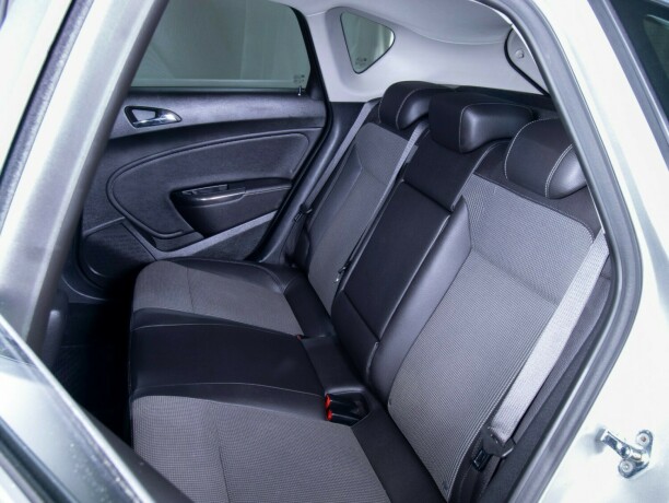 opel-astra-diesel-2010-big-38