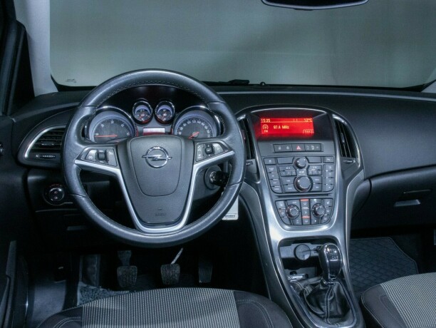 opel-astra-diesel-2010-big-32