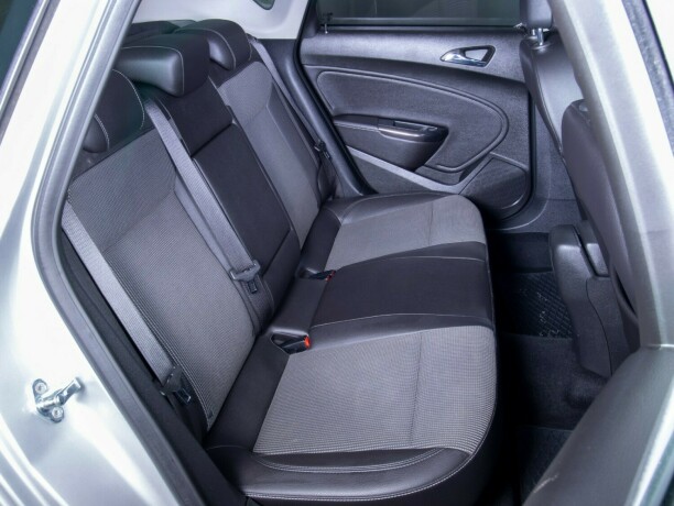 opel-astra-diesel-2010-big-42