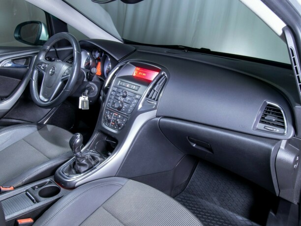 opel-astra-diesel-2010-big-39