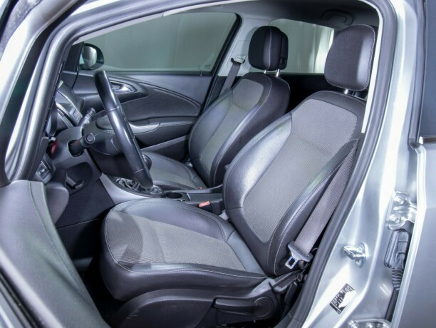 opel-astra-diesel-2010-big-36