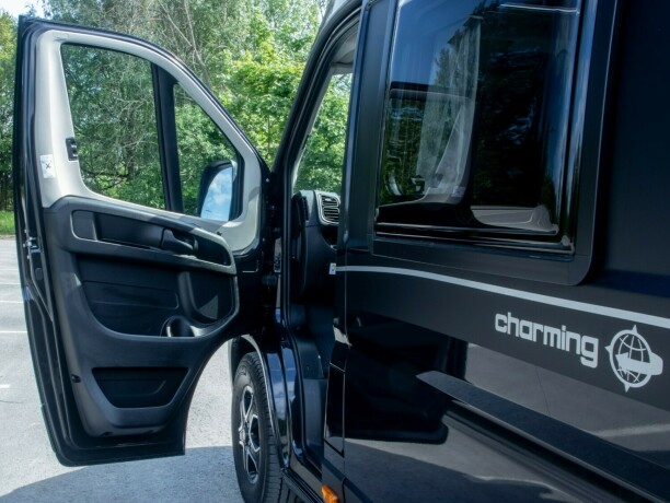 malibu-van-gt-640-le-k-skyview-charming-diesel-2023-big-8