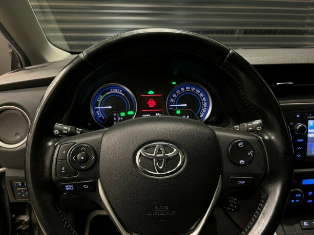 toyota-auris-bensin-2014-big-12