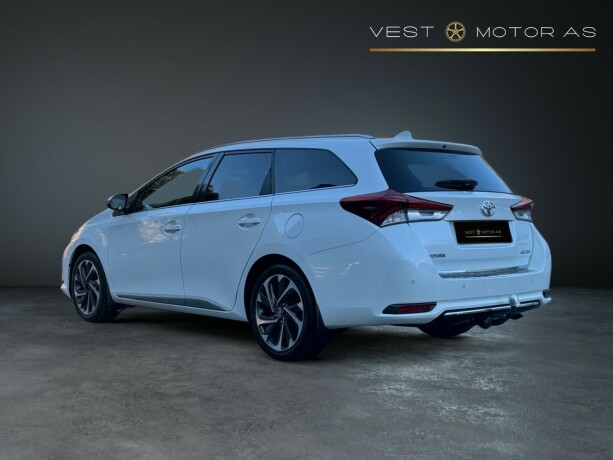 toyota-auris-diesel-2015-big-4