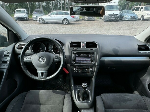 volkswagen-golf-diesel-2011-big-12