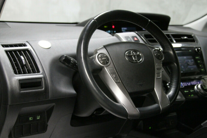 toyota-prius-seven-elektrisitetbensin-2020-big-12