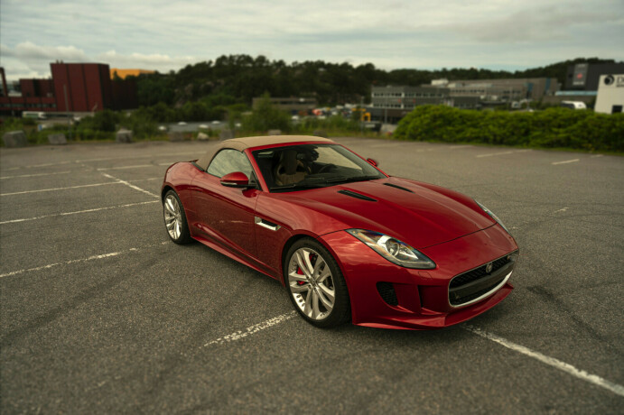 jaguar-f-type-bensin-2014-big-36