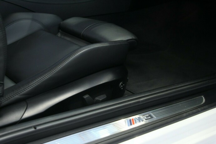 bmw-m3-bensin-2011-big-30