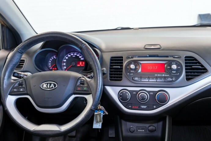 kia-picanto-bensin-2012-big-24