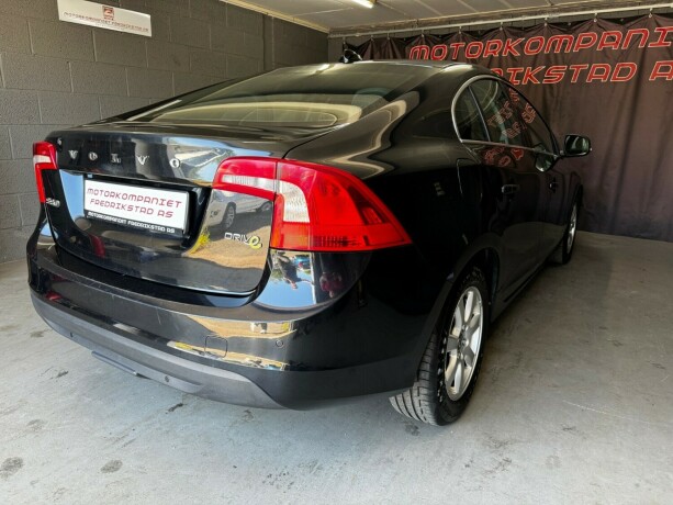 volvo-s60-diesel-2012-big-3