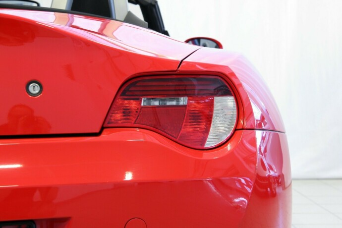 bmw-z4-bensin-2008-big-25