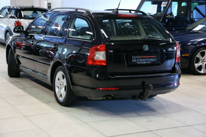 skoda-octavia-bensin-2013-big-1