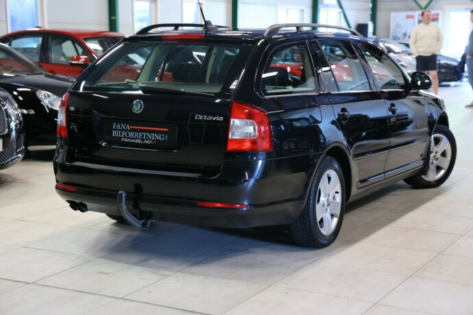 skoda-octavia-bensin-2013-big-2