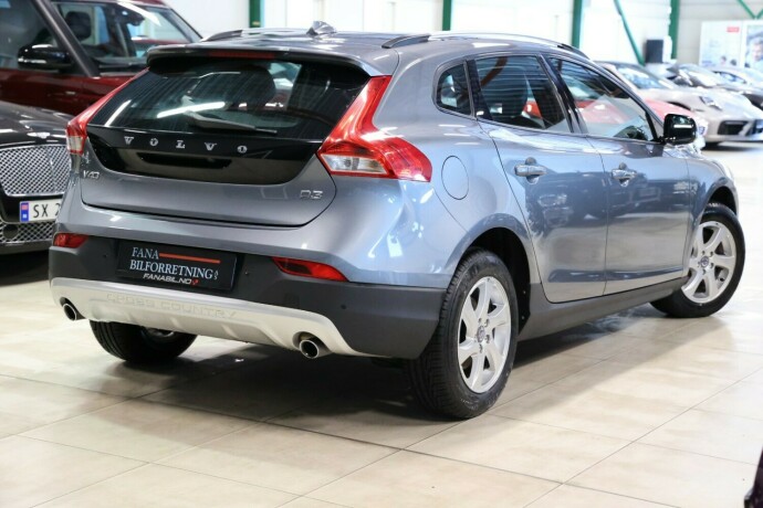 volvo-v40-cross-country-diesel-2016-big-2