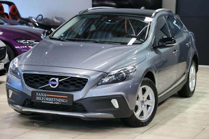 volvo-v40-cross-country-diesel-2016-big-0