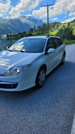 renault-laguna-diesel-2008-big-4