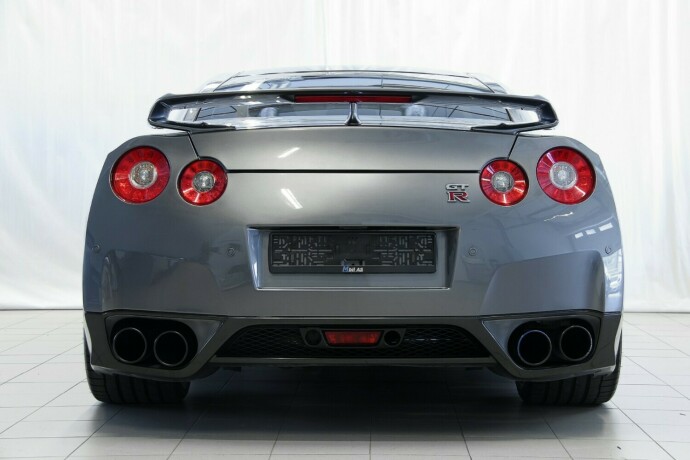 nissan-gt-r-bensin-2010-big-3