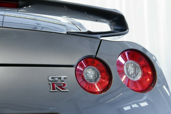 nissan-gt-r-bensin-2010-big-33