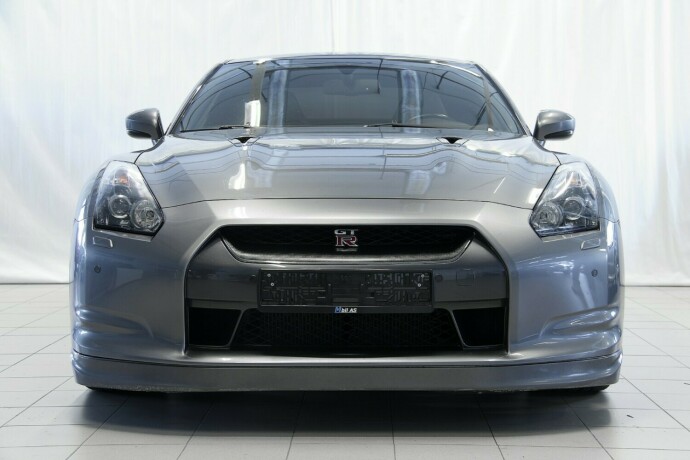 nissan-gt-r-bensin-2010-big-1