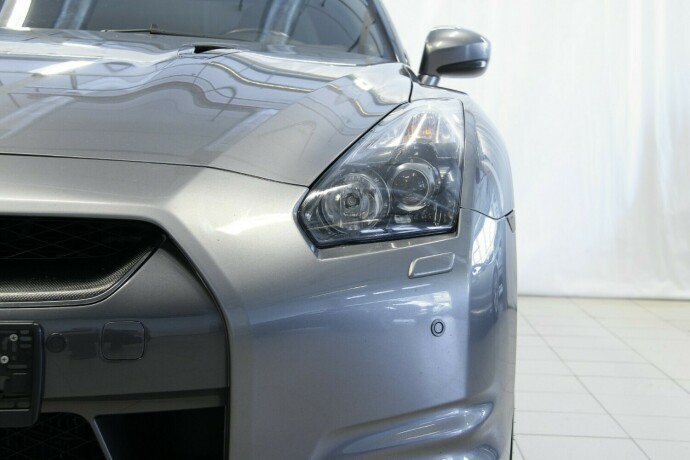 nissan-gt-r-bensin-2010-big-30