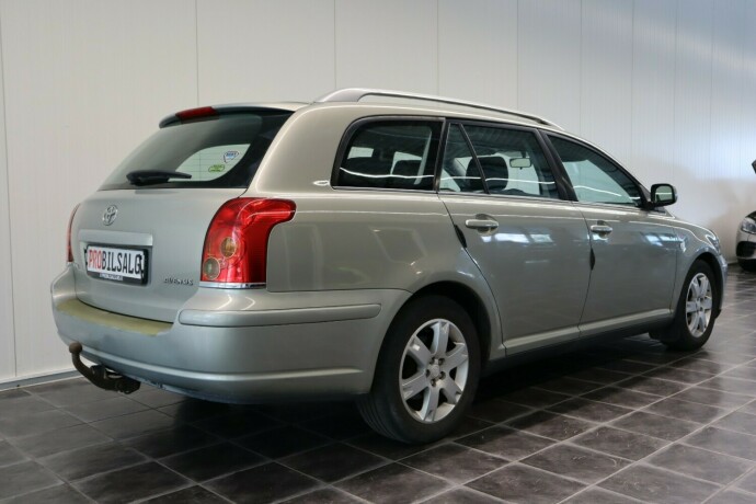 toyota-avensis-bensin-2005-big-6