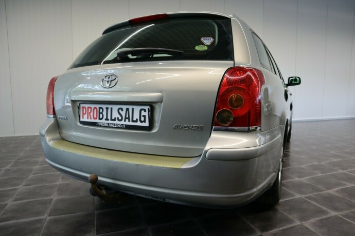 toyota-avensis-bensin-2005-big-11