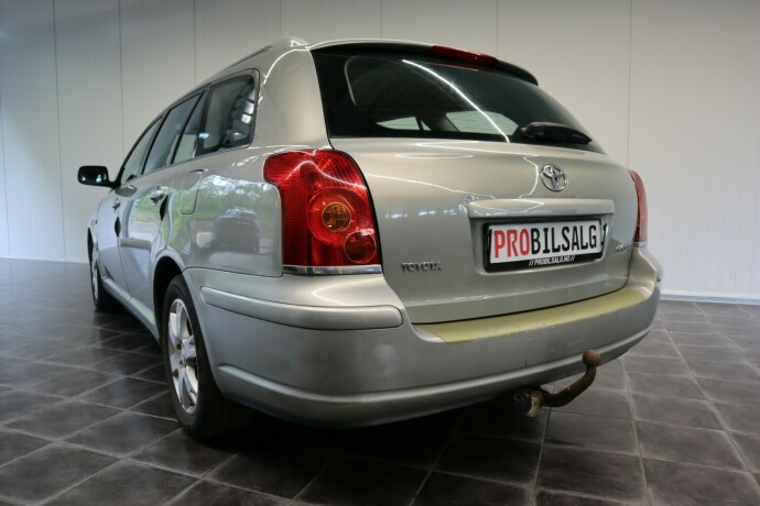 toyota-avensis-bensin-2005-big-12