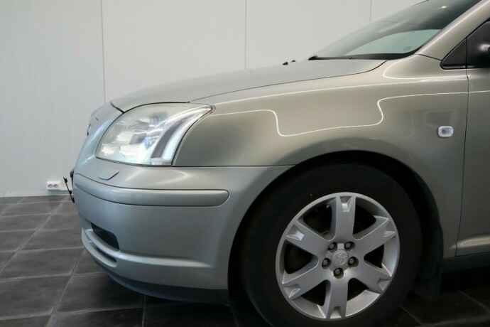 toyota-avensis-bensin-2005-big-15