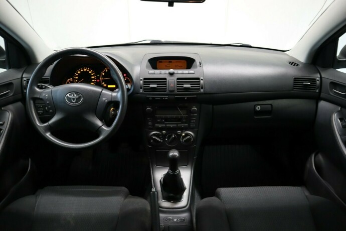 toyota-avensis-bensin-2005-big-18