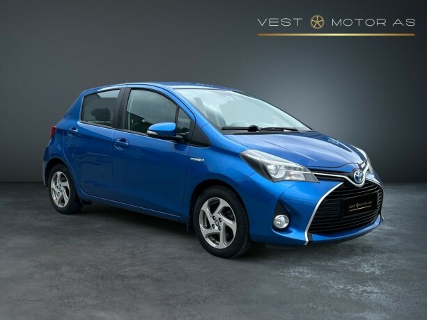 toyota-yaris-elektrisitetbensin-2016-big-0